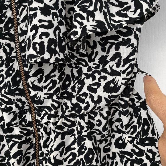 🎬✨ Umbrella Academy - H&M - White and Black Leopard Print Peplum - Picture 2 of 7